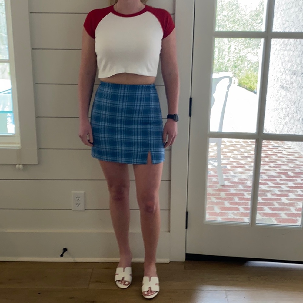 Brandy Melville Trendy stretch mid drift top